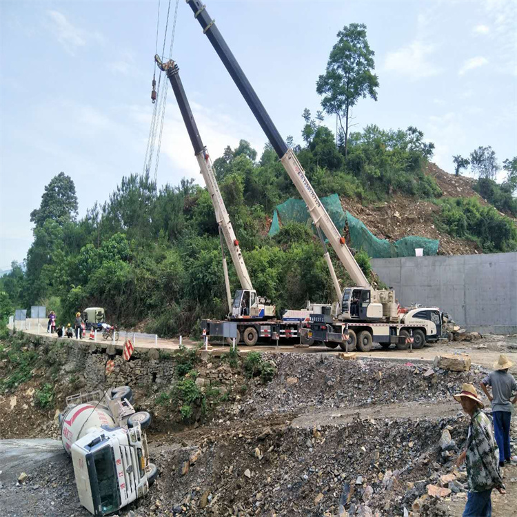 兰溪汽车掉沟里叫吊车救援要多少钱