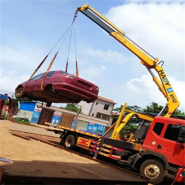 兰溪吊车吊汽车的正确方法